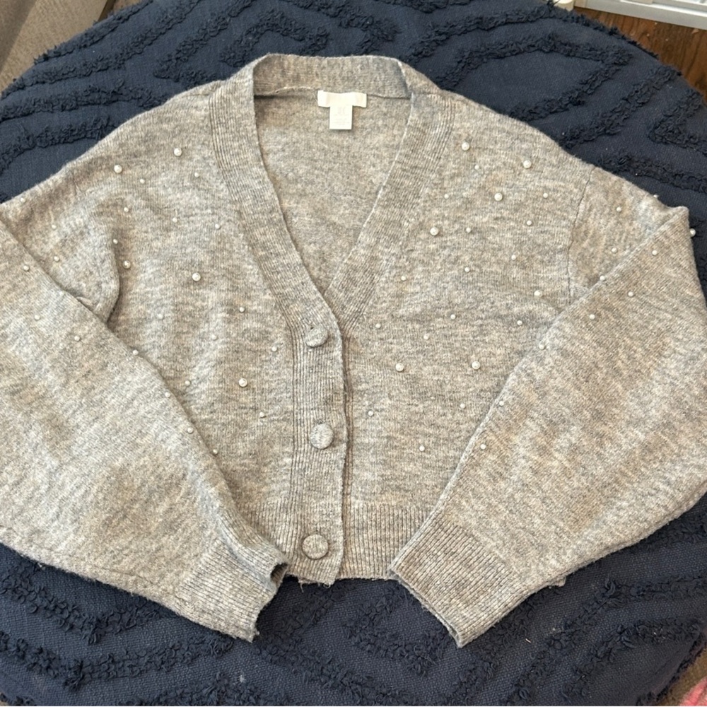 H&M Gray Pearl-Trim Cropped V-Neck Cardigan